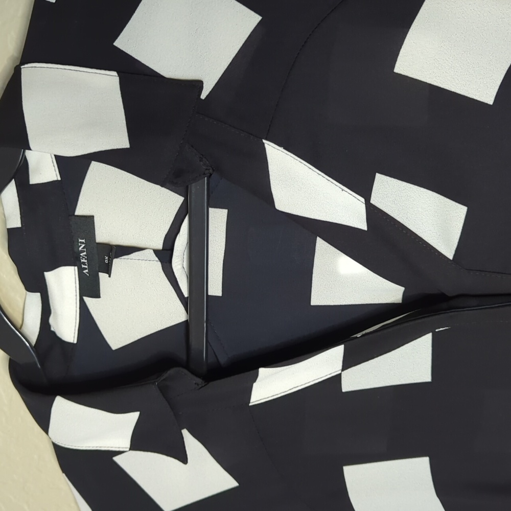 NWOT Alfani Sheer Collared VNeck Button Front in Black/White Check - Picture 5 of 5